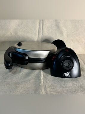 Presto FlipSide Electric Skillet in Silver and Black